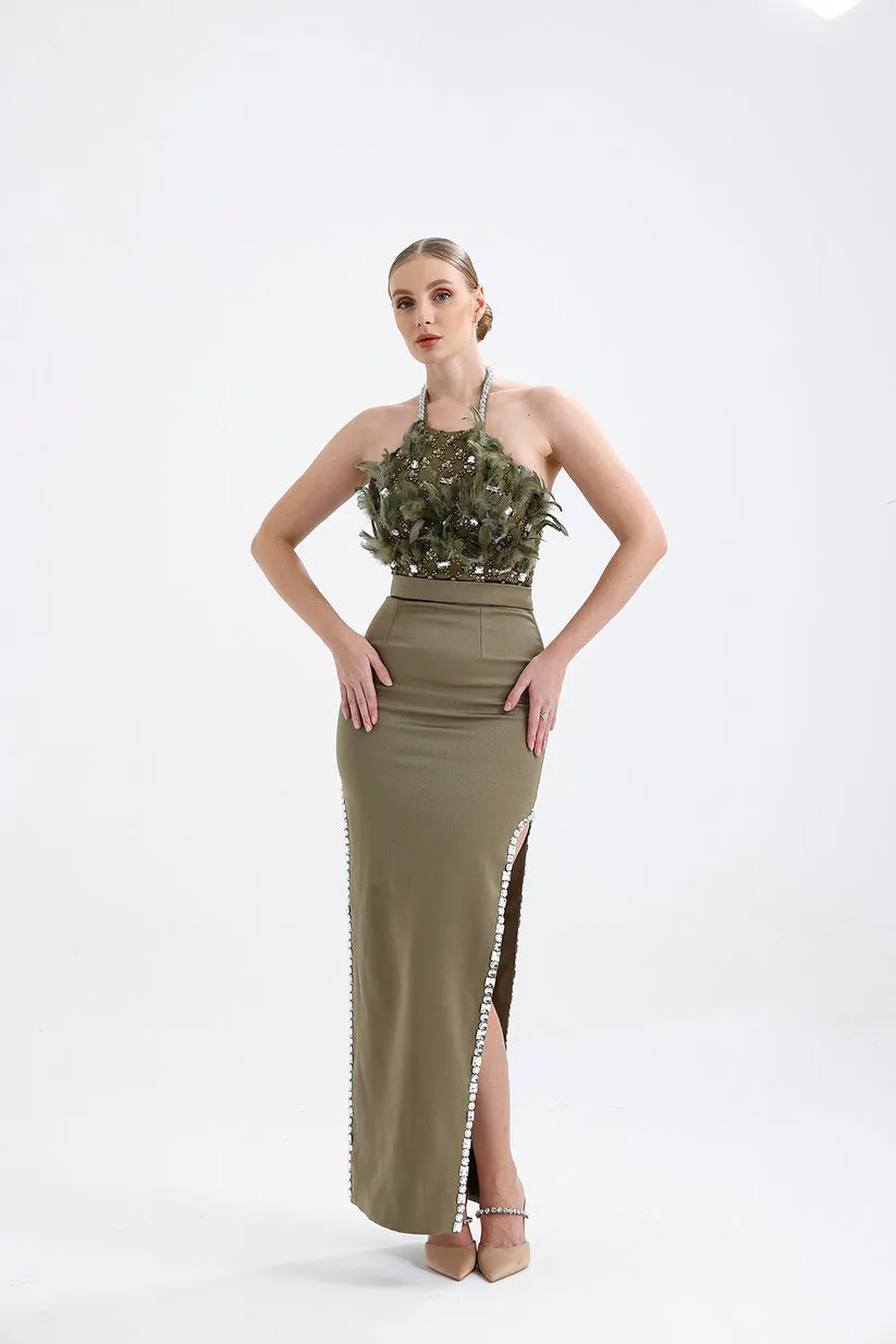 𝐀𝐏𝐑𝐈𝐋 Halter Neckline Embroidered Fabric Slit Stone Embroidered Evening Dress T56748
