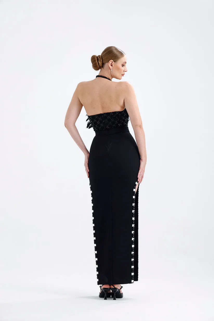 𝐀𝐏𝐑𝐈𝐋 Halter Neckline Embroidered Fabric Slit Stone Embroidered Evening Dress T56748