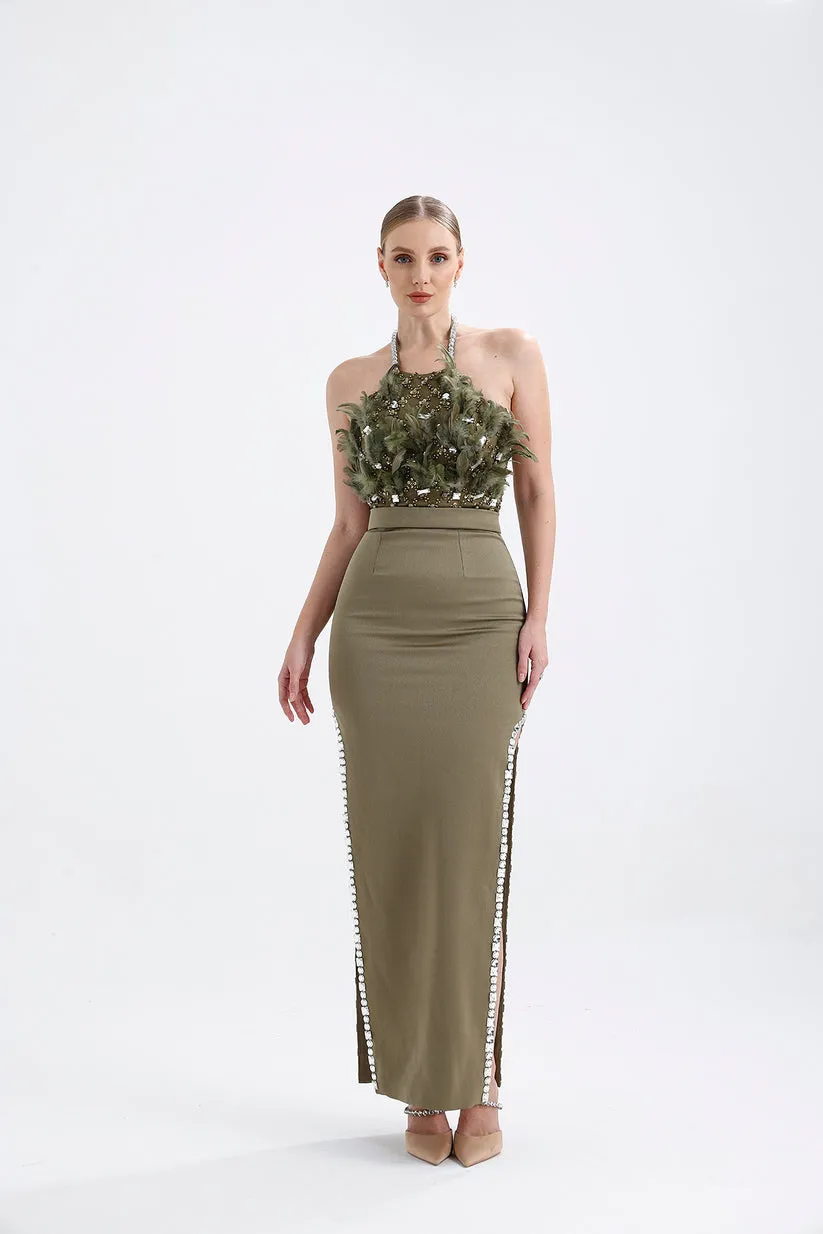 𝐀𝐏𝐑𝐈𝐋 Halter Neckline Embroidered Fabric Slit Stone Embroidered Evening Dress T56748