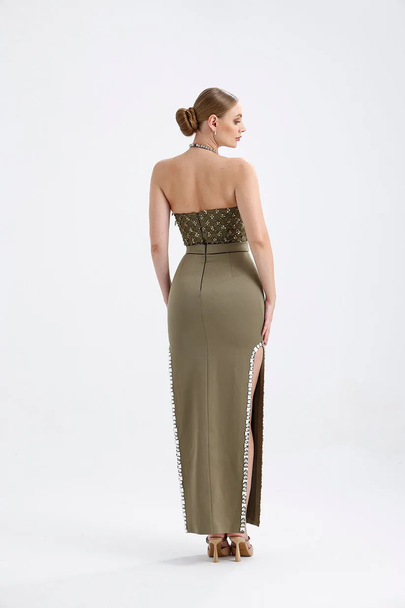 𝐀𝐏𝐑𝐈𝐋 Halter Neckline Embroidered Fabric Slit Stone Embroidered Evening Dress T56748