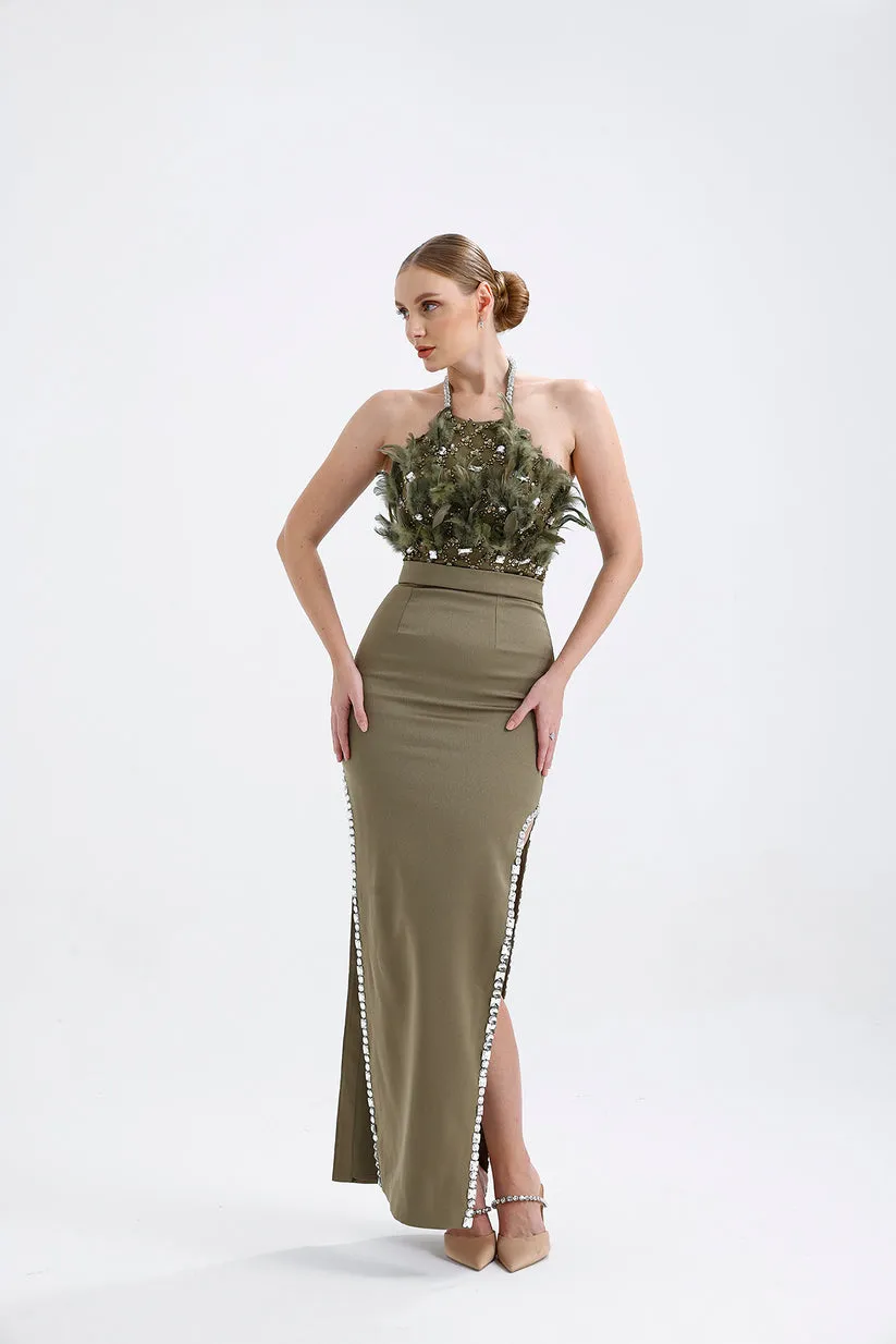 𝐀𝐏𝐑𝐈𝐋 Halter Neckline Embroidered Fabric Slit Stone Embroidered Evening Dress T56748