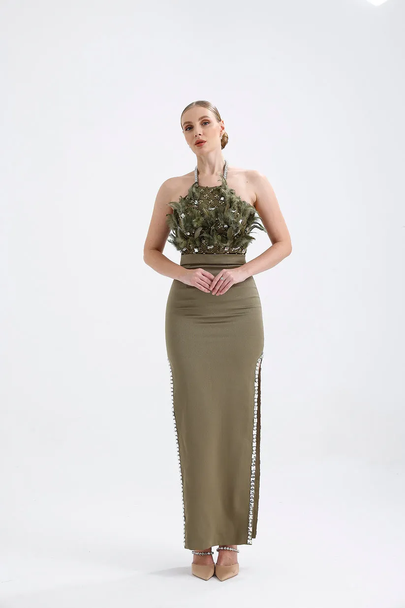 𝐀𝐏𝐑𝐈𝐋 Halter Neckline Embroidered Fabric Slit Stone Embroidered Evening Dress T56748