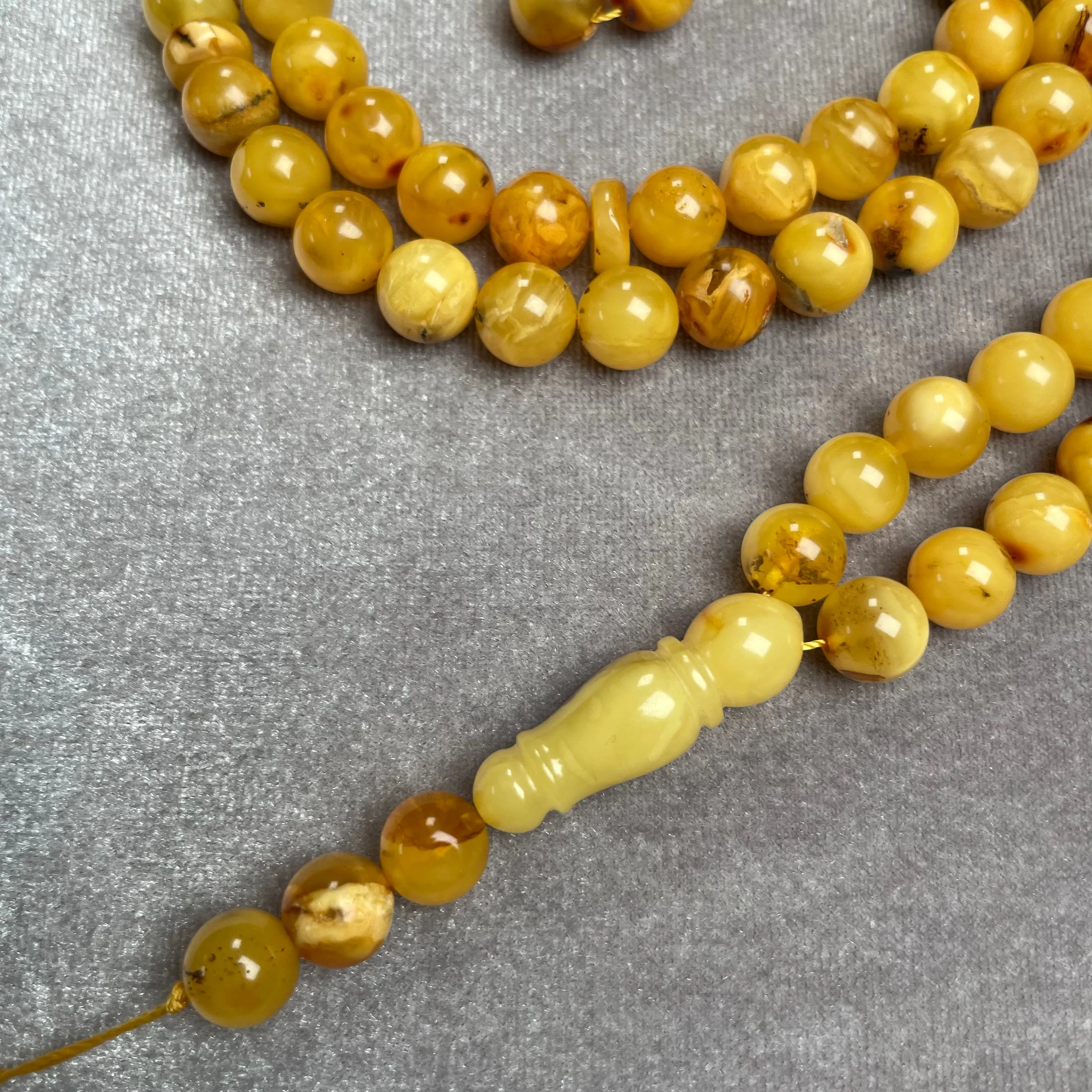 ANTIQUE AMBER MISBAHA 8,1mm 30,7g