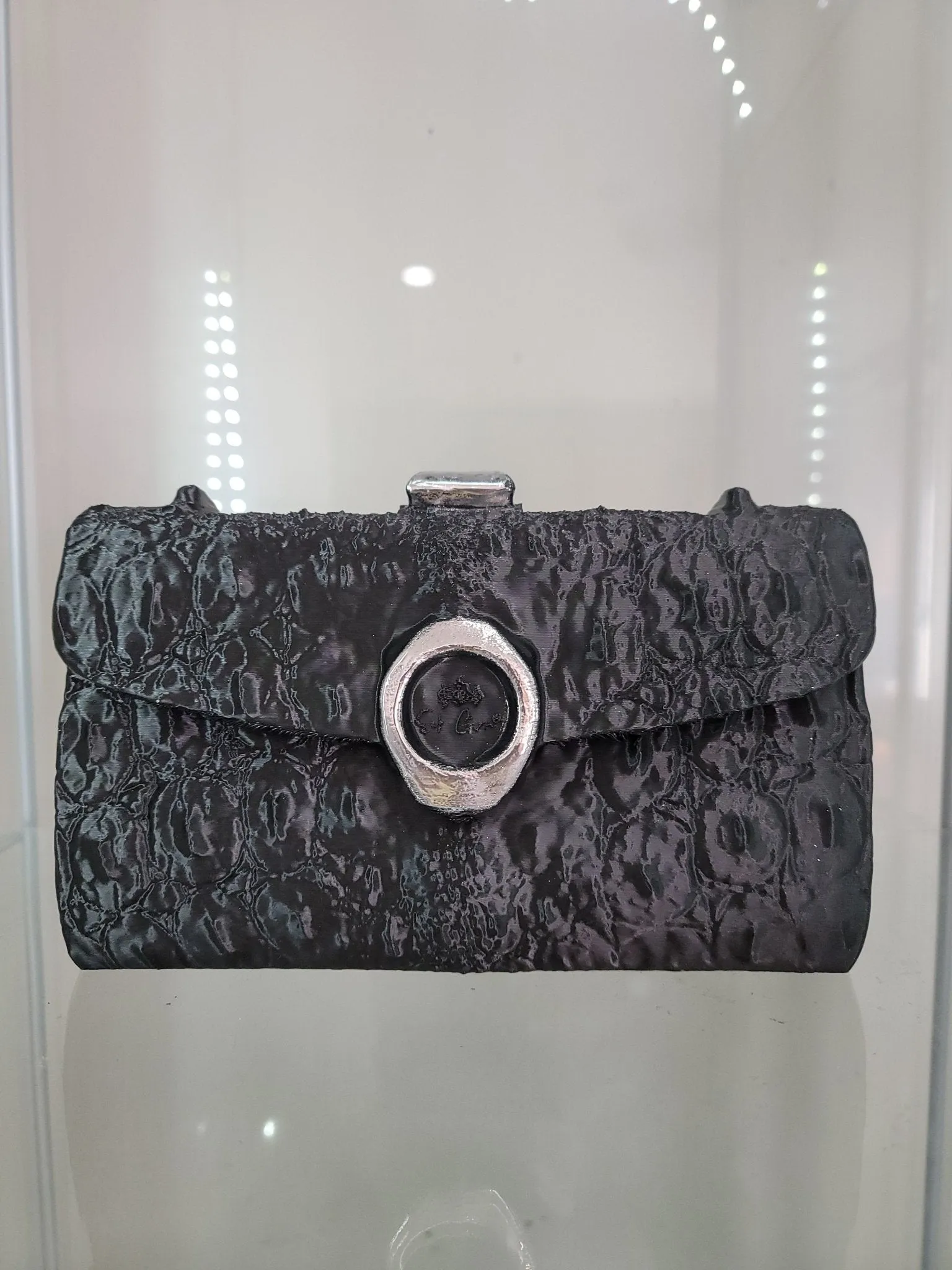 Elegant Black Clutch Makeup Brush Holder - Luxurious Vanity Organizer