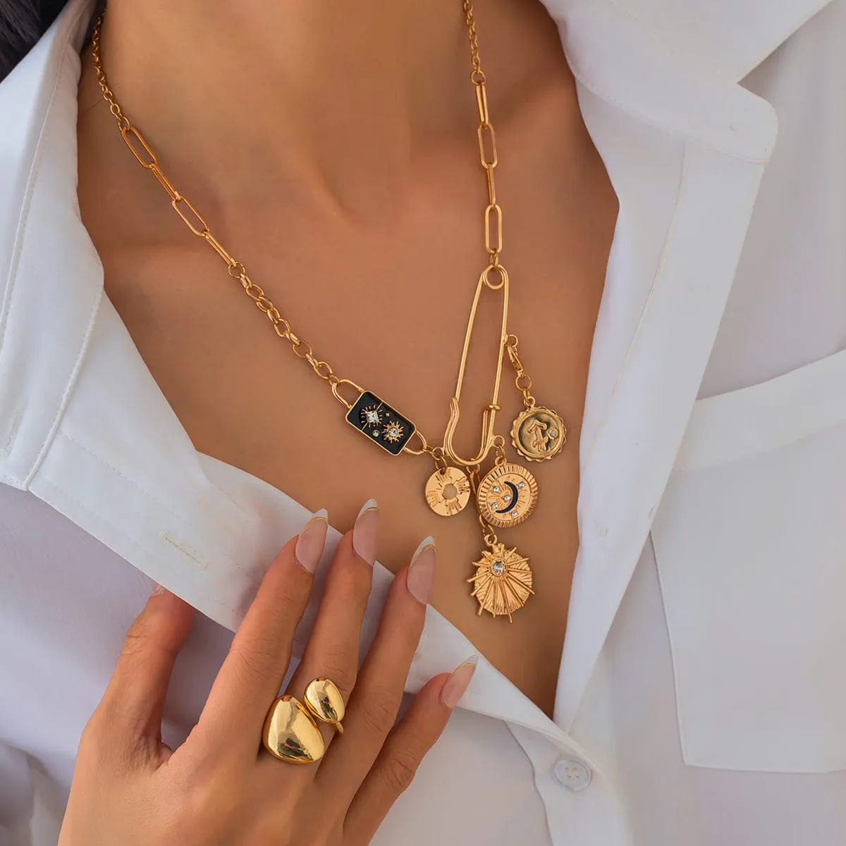 Elegant Rhinestone Inlaid Enamel Round Disk Square Charm Paperclip Necklace
