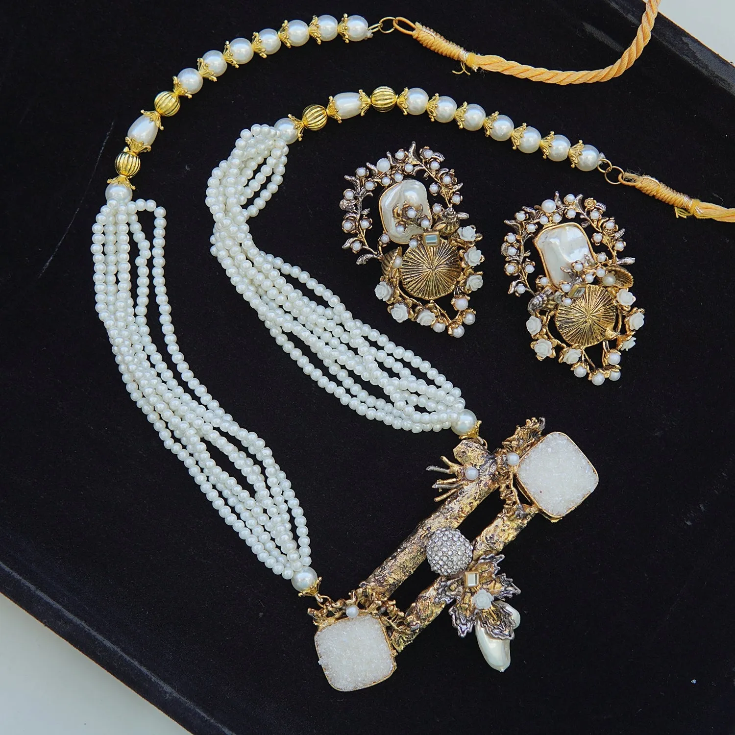 Madrasi Handwork Mother Pearl Pendant Set