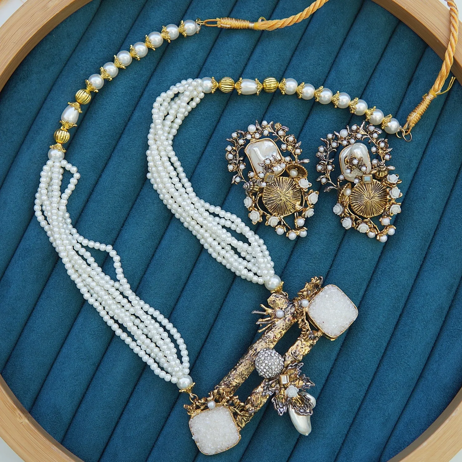 Madrasi Handwork Mother Pearl Pendant Set
