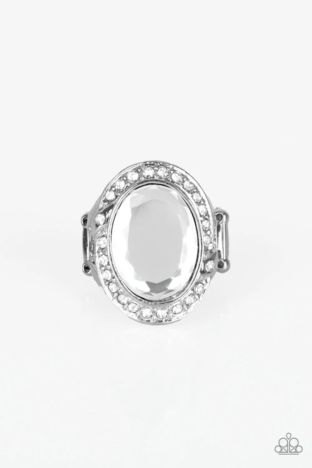 Paparazzi Queen Scene Ring White