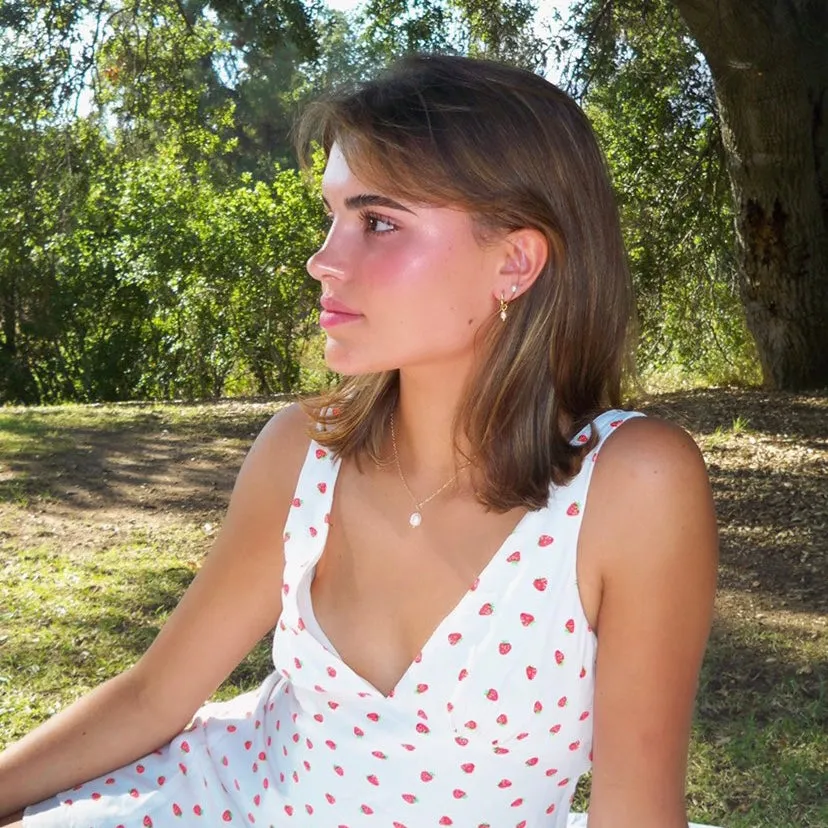 VICTORIA PEARL HOOPS GOLD
