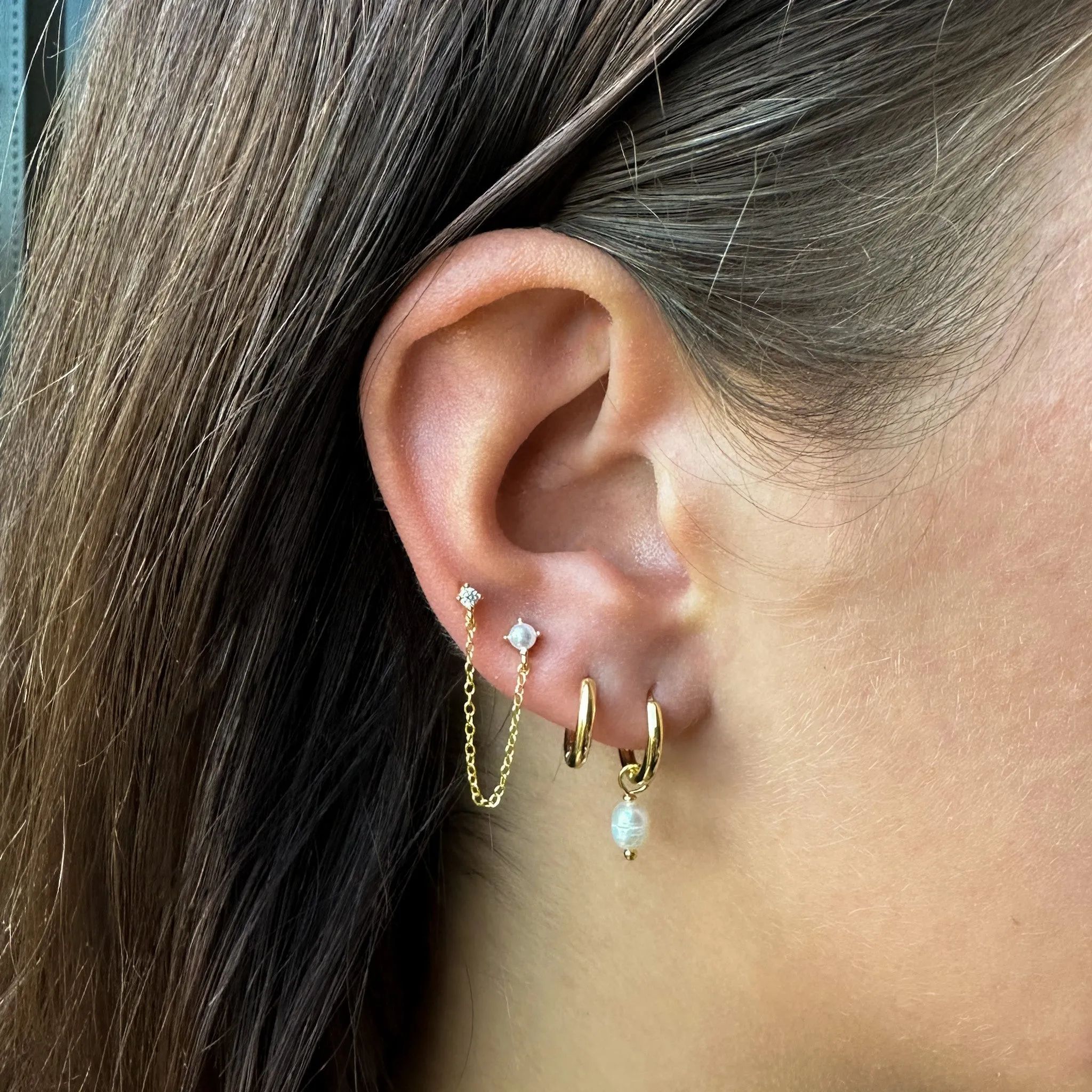 VICTORIA PEARL HOOPS GOLD