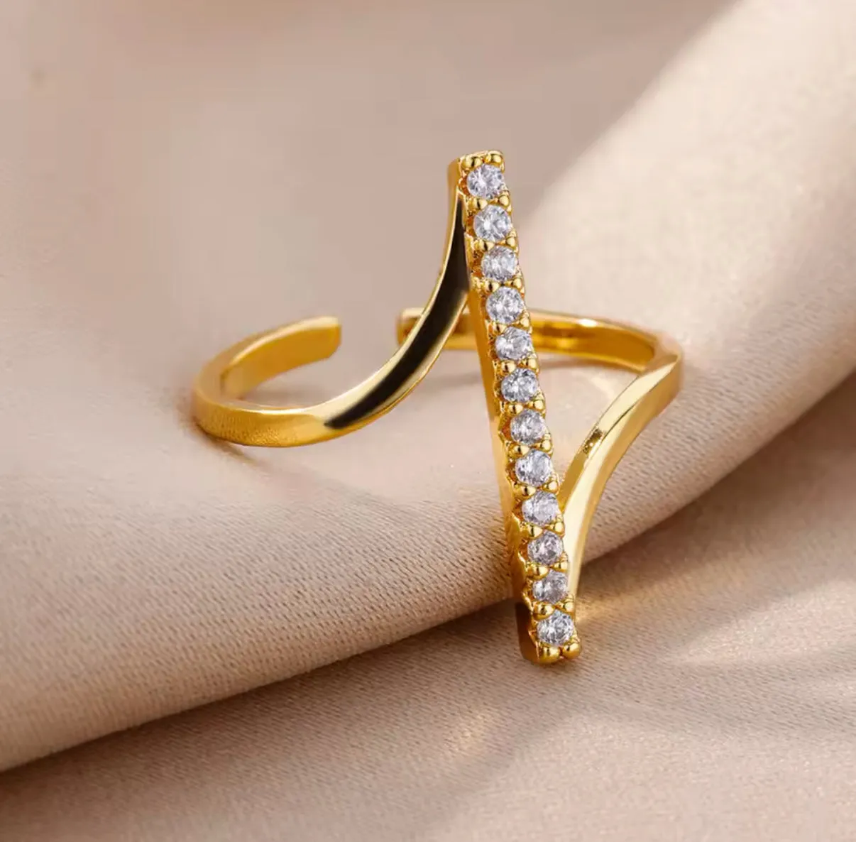 Zircon Line Ring