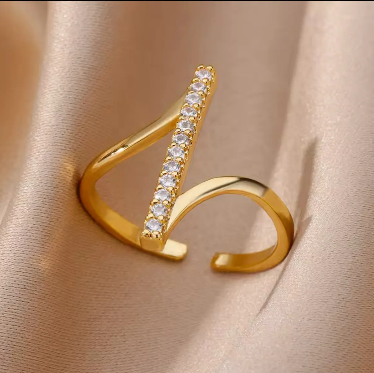 Zircon Line Ring