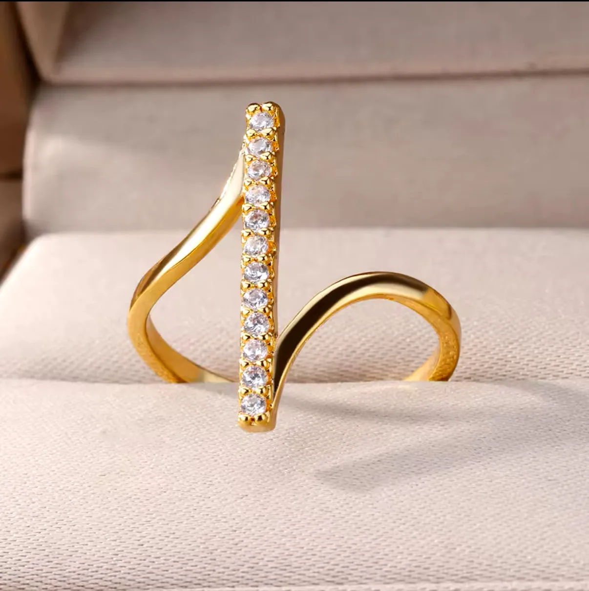 Zircon Line Ring