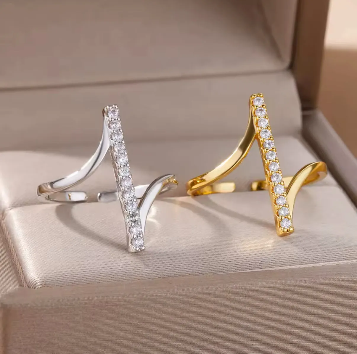 Zircon Line Ring